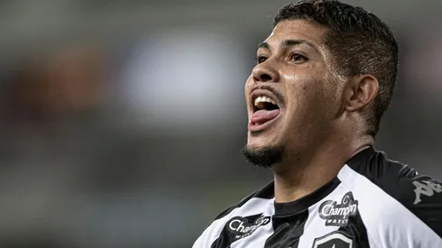 Erison marcou o gol que garantiu o empate para o Botafogo contra o Audax (Foto: Jorge Rodrigues/AGIF)