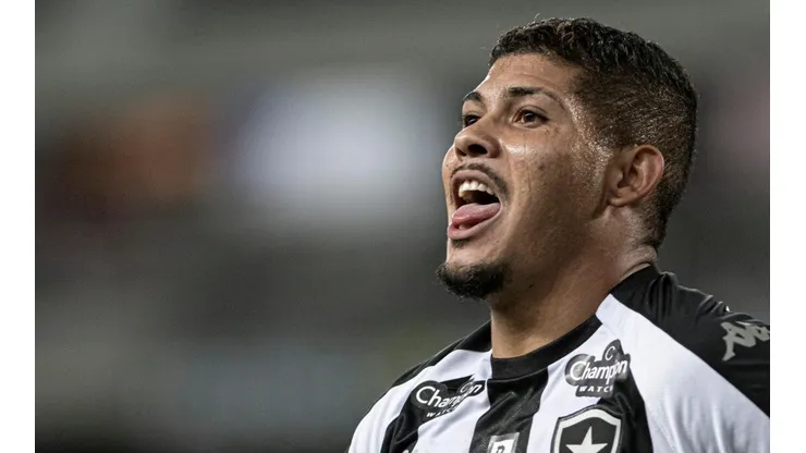 Erison marcou o gol que garantiu o empate para o Botafogo contra o Audax (Foto: Jorge Rodrigues/AGIF)