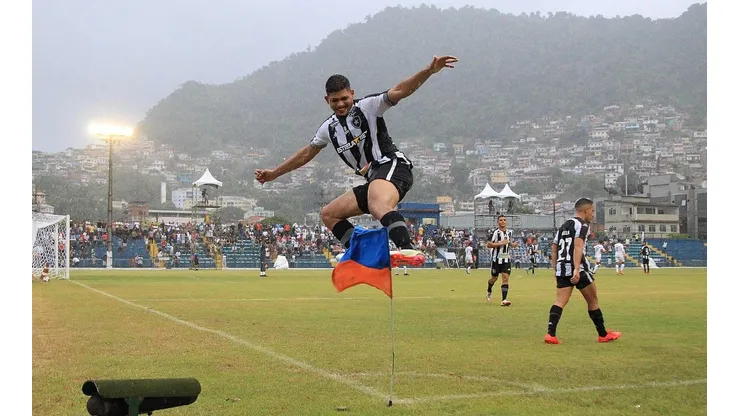 Erison elogiou o desempenho da garotada do Botafogo no empate contra o Audax (Foto: Vitor Silva/Botafogo)