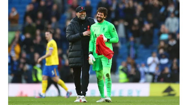 Klopp e Alisson comemoram vitória do Liverpool