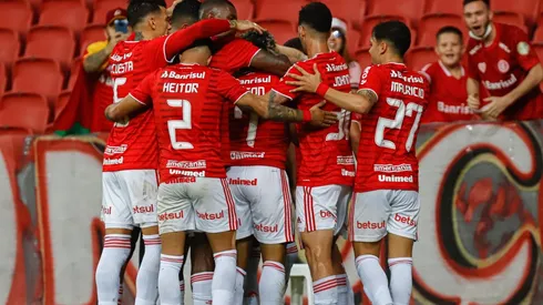 Jogadores do Inter comemoram gol (Foto: Maxi Franzoi/AGIF)