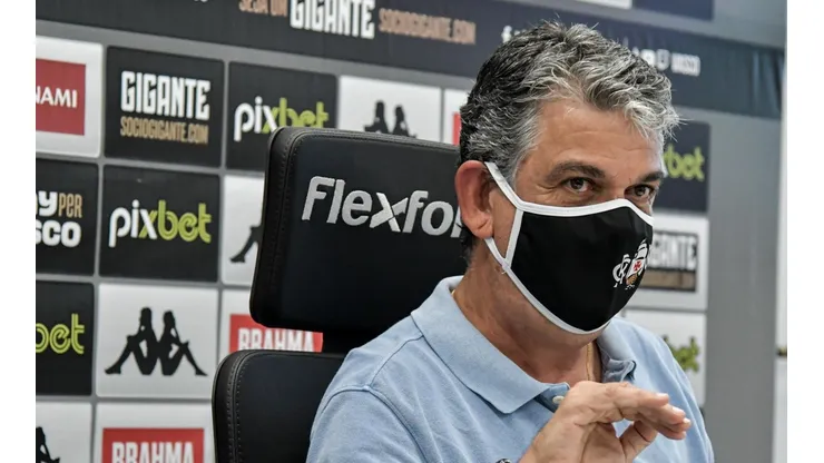 Carlos Brazil banca permanência de Zé Ricardo após eliminação precoce na Copa do Brasil (Foto: Thiago Ribeiro/AGIF)