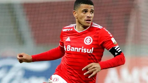 Taison, em campo pelo Internacional (Foto: Getty Images)