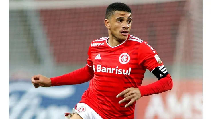 Taison, em campo pelo Internacional (Foto: Getty Images)