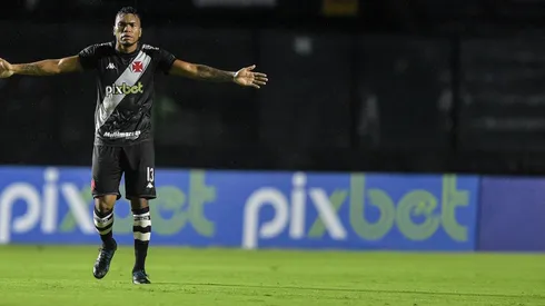 Cangá informou a diretoria do Vasco que não deseja continuar ao final do contrato (Foto: Thiago Ribeiro/AGIF)