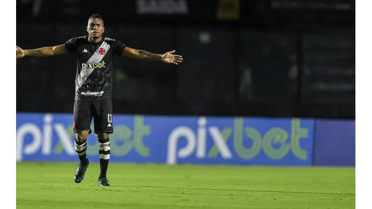 Cangá informou a diretoria do Vasco que não deseja continuar ao final do contrato (Foto: Thiago Ribeiro/AGIF)