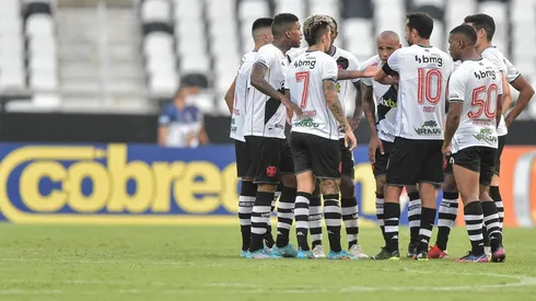 Vasco é eliminado pela Juazeirense da Copa do Brasil (Foto: Thiago Ribeiro/AGIF)