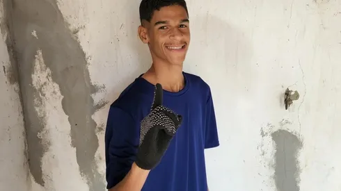 Luva de Pedreiro recebe proposta de clube para atuar no futebol profissional