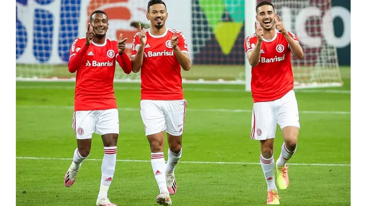 Ao lado de Edenilson e Thiago Galhardo, Rodrigo Lindoso foi vice-campeão brasileiro em 2020