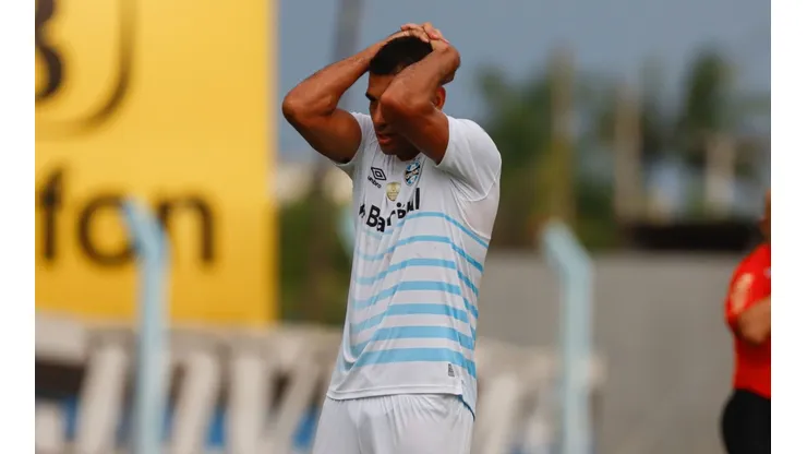 Diego Souza sofreu lesão muscular em partida do Grêmio