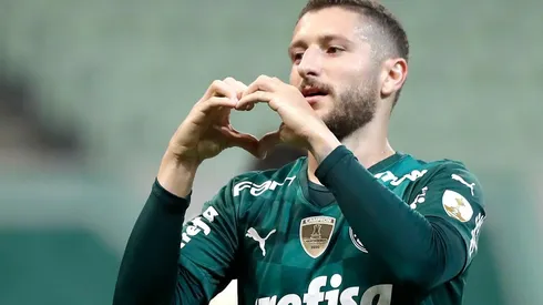 Zé Rafael comemora gol com a camisa do Palmeiras (Foto: Getty Images)