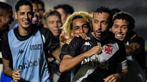 Nenê começa a temporada 2022 voando (Foto: Thiago Ribeiro/AGIF)