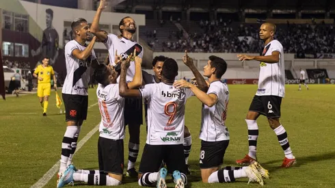 Vasco joga mal, mas consegue se classificar para a segunda fase da Copa do Brasil (Foto: Diogo Reis/AGIF)