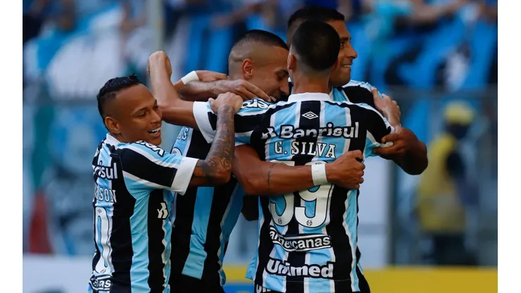 Comemoração dos jogadores do Grêmio (Foto: Maxi Franzoi/AGIF)