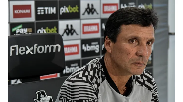 Zé Ricardo pode realizar mudanças no time titular do Vasco para o confronto da Copa do Brasil (Foto: Thiago Ribeiro/AGIF)