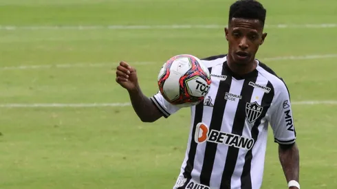 Tchê Tchê critica atos de violência contra jogadores após episódios recentes (Foto: Fernando Moreno/AGIF)