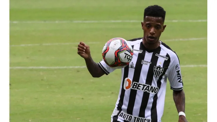 Tchê Tchê critica atos de violência contra jogadores após episódios recentes (Foto: Fernando Moreno/AGIF)