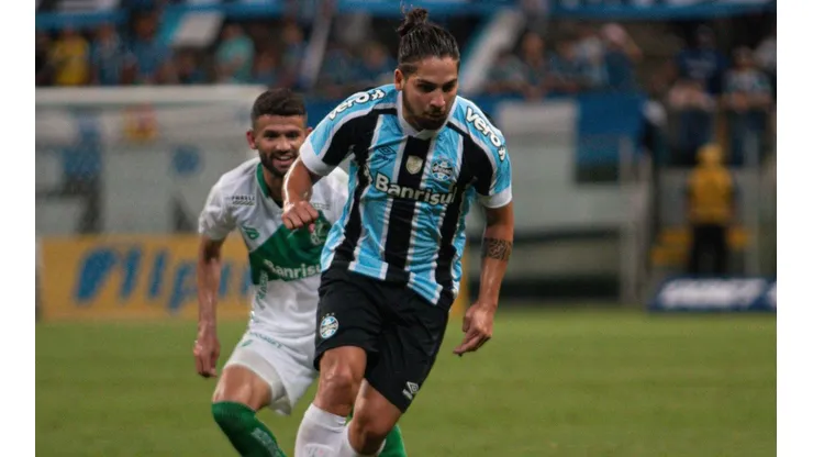 Benítez, em campo com a camisa do Grêmio (Foto: Maxi Franzoi/AGIF)