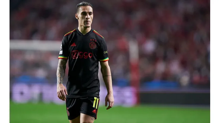 Antony brilha com a camisa do Ajax