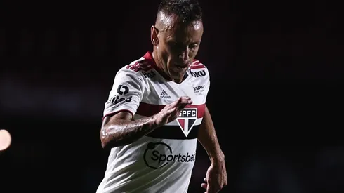 Rafinha, lateral-direito do São Paulo (Foto: Ettore Chiereguini/AGIF)