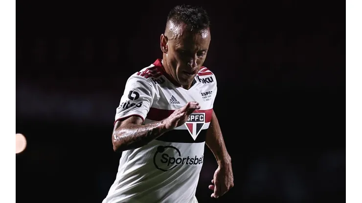 Rafinha, lateral-direito do São Paulo (Foto: Ettore Chiereguini/AGIF)