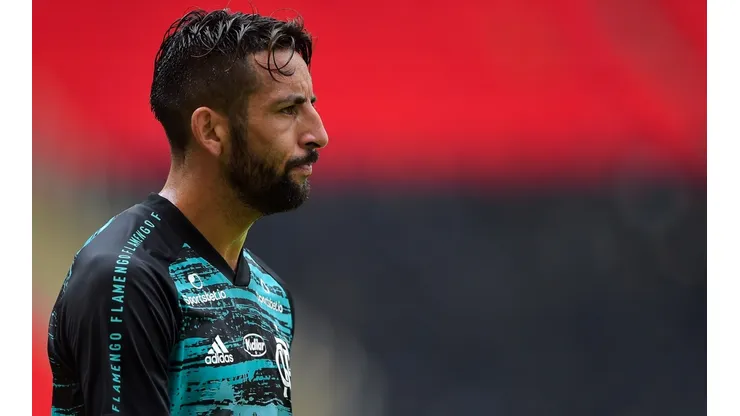 Maurício Isla não está sendo muito usado por Paulo Sousa