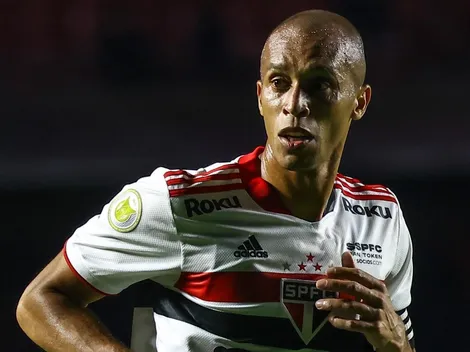 Miranda tem celular furtado, mas treina normalmente com o grupo do São Paulo