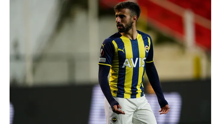 Diego Rossi vai ficar na Europa