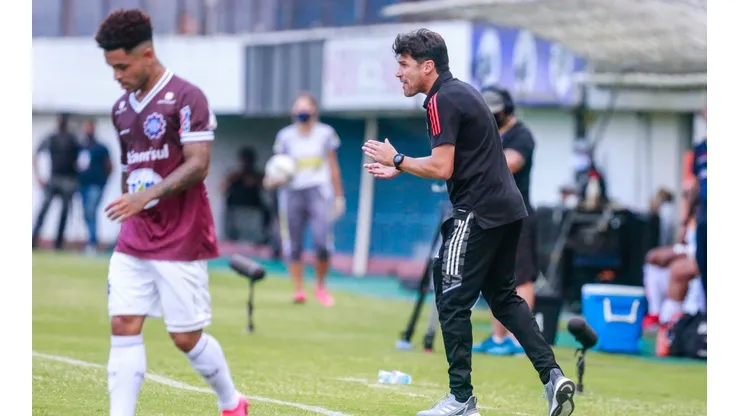 Alexander Medina sofre pressão no Internacional