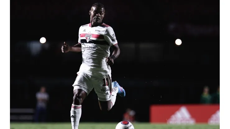 Nikão, em campo pelo São Paulo (Foto: Ettore Chiereguini/AGIF)