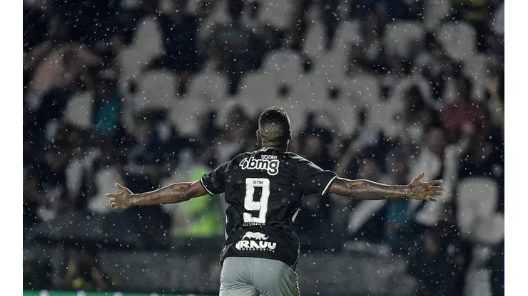Raniel é um dos destaques do time do Vasco neste início de temporada (Foto: Thiago Ribeiro/AGIF)