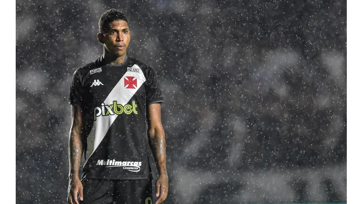 Raniel é o vice-artilheiro do Vasco, com quatro gols em sete jogos (Foto: Thiago Ribeiro/AGIF)