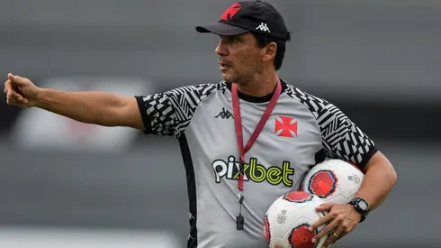 Zé Ricardo promove mudanças no time do Vasco para o duelo contra o Bangu (Foto: Thiago Ribeiro/AGIF)