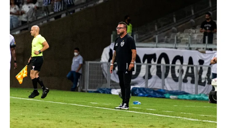 Mohamed não sabe se poderá contar com Zaracho para o decisivo confronto da Supercopa do Brasil (Foto: Alessandra Torres/AGIF)