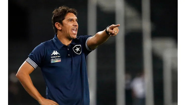 Lucio Flavio elogia desempenho do Botafogo contra o Resende (Foto: Vitor Silva/Botafogo)
