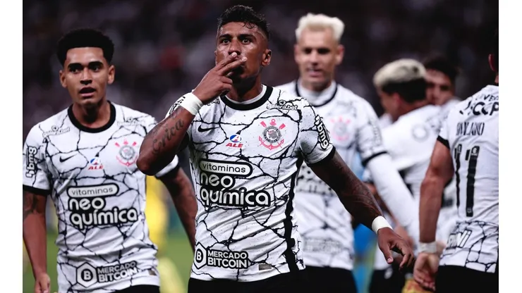 Jogadores do Corinthians comemoram gol (Foto: Ettore Chiereguini/AGIF)