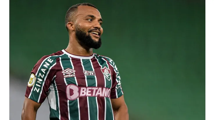 Samuel Xavier assina novo contrato com o Fluminense, válido até 2023 (Foto: Thiago Ribeiro/AGIF)