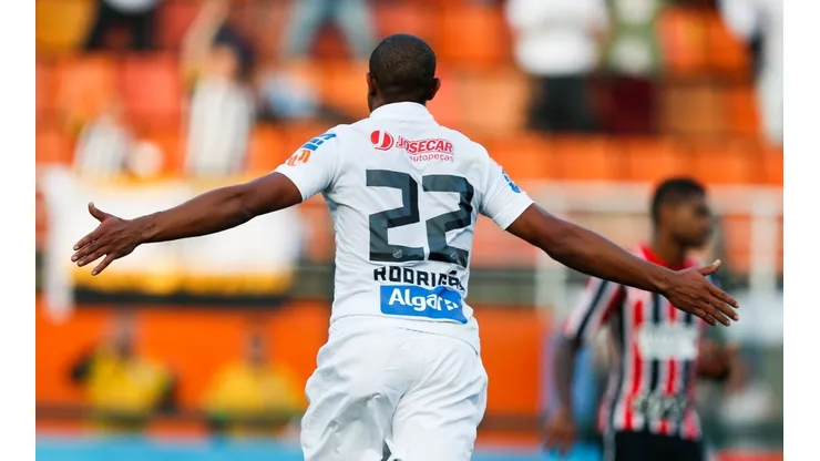 Santos v Sao Paulo - Brasileirao Series A 2016