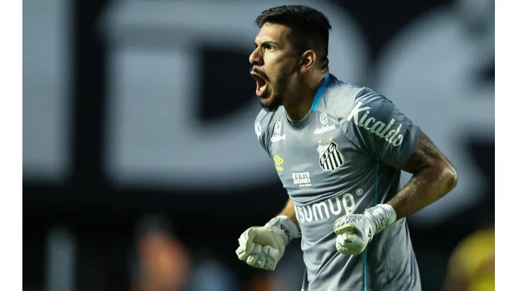 Brilhou outra vez a estrela de João Paulo, do Santos (Foto: Getty Images)