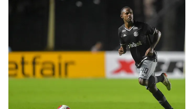 Ulisses conquistou o técnico Zé Ricardo é o titular da zaga neste começo de 2022 (Foto: Thiago Ribeiro/AGIF)