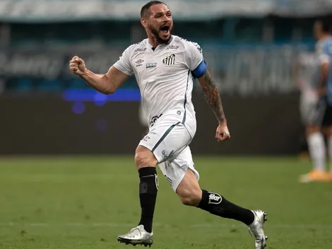 Clube mineiro anuncia o atacante Ricardo Oliveira e fica perto do lateral Pará