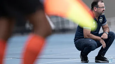 Enderson Moreira mantém base da última partida (Foto: Jorge Rodrigues/AGIF)