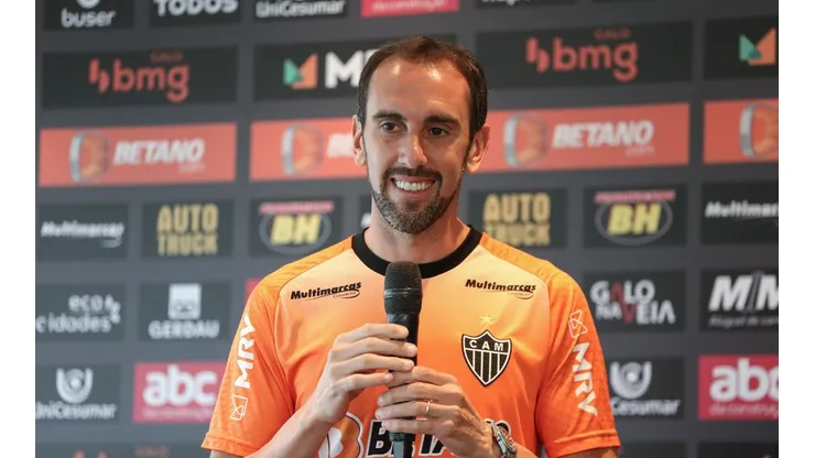 Diego Godín ainda não estreou com a camisa do Galo