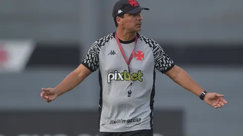 Zé Ricardo escala o Vasco para o confronto para Nova Iguaçu (Foto: Thiago Ribeiro/AGIF)