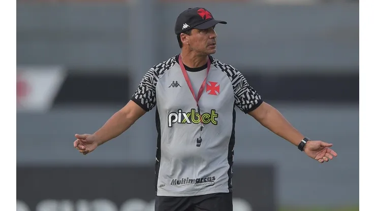 Zé Ricardo escala o Vasco para o confronto para Nova Iguaçu (Foto: Thiago Ribeiro/AGIF)