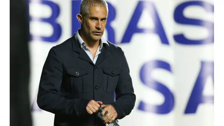 Sylvinho não resistiu à pressão da torcida