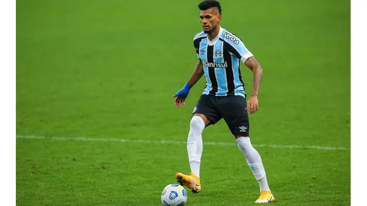 Rodrigues, zagueiro do Grêmio, recebeu proposta do futebol dinamarquês