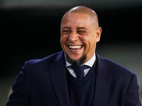 Roberto Carlos volta aos gramados e assina com novo clube