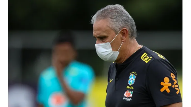 Tite precisou mudar a equipe para o duelo contra o Paraguai (Foto: Fernando Moreno/AGIF)