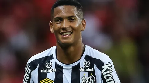 Ângelo, atacante do Santos (Foto: Pedro H. Tesch/AGIF)